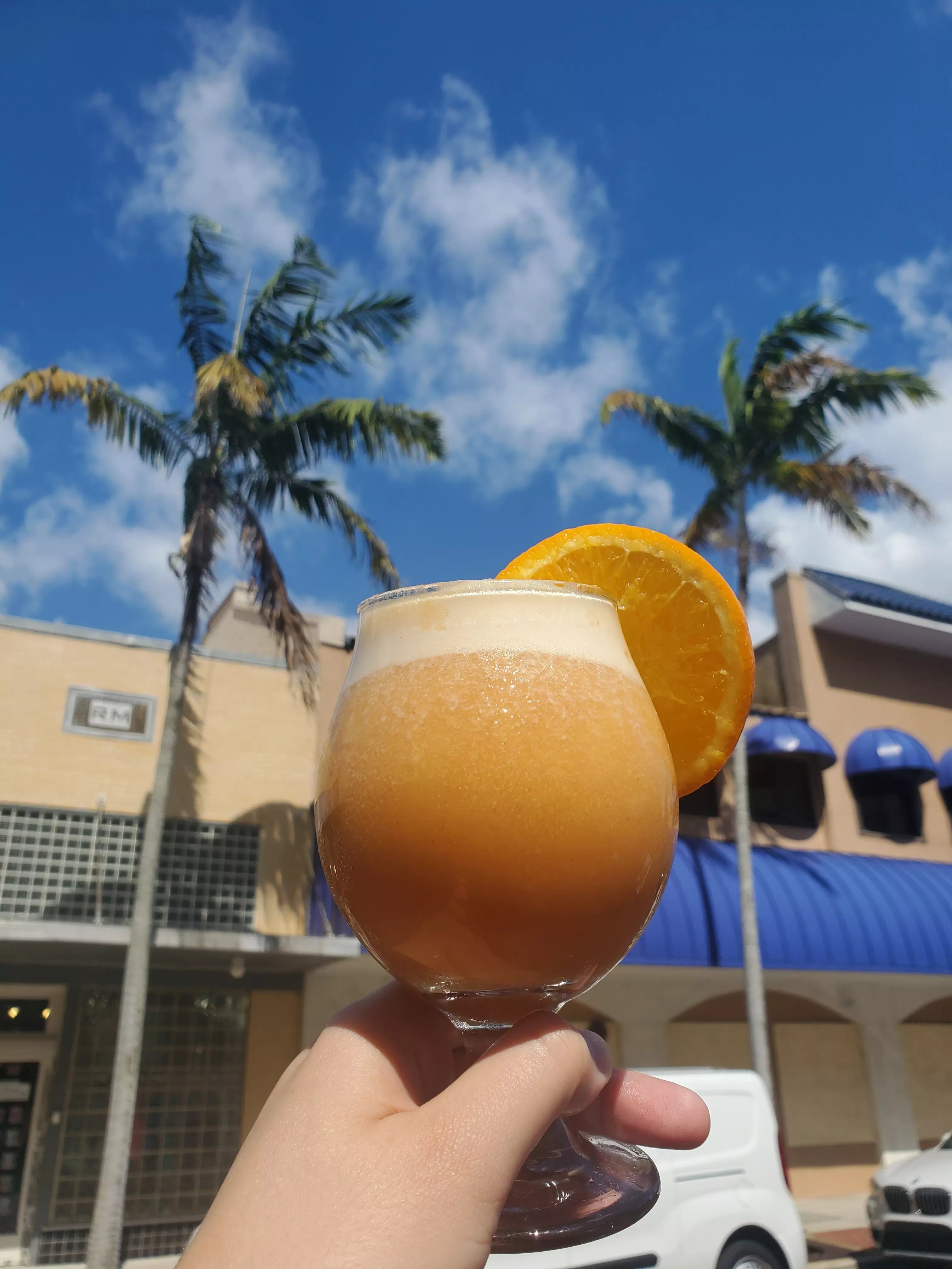 Sunshine Bliss Smoothie: Your Tropical Chill in a Cup